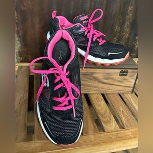 Sketchers Relaxed Fit Women’s Shoes Black Pink Athletic Sneakers